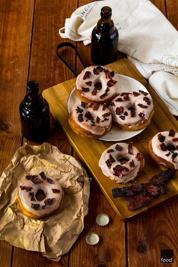 Pączki na piwie z karmelizowanym bekonem