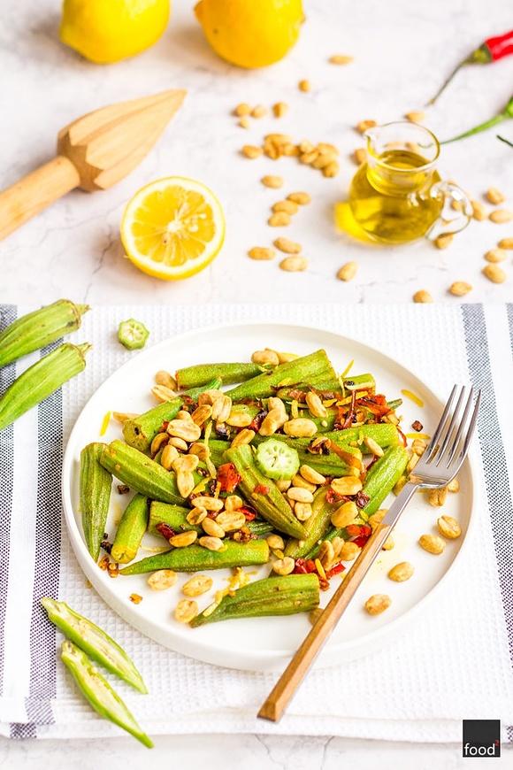 Okra z czosnkiem chili cytryną i orzeszkami