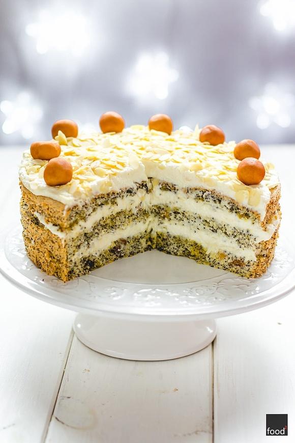 Tort makowy z kremem marcepanowym
