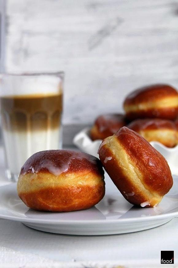 Pączki z konfiturą różaną