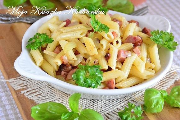 Makaron z kiełbasą i cebulą szybki obiad