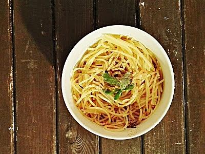 Spaghetti z czosnkiem i oliwą