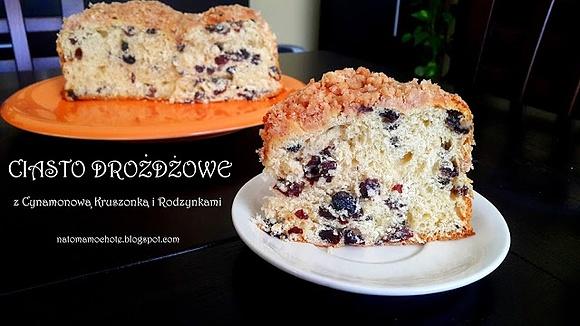 Babcie ciasto drożdżowe z rodzynkami i cynamonową kruszonką