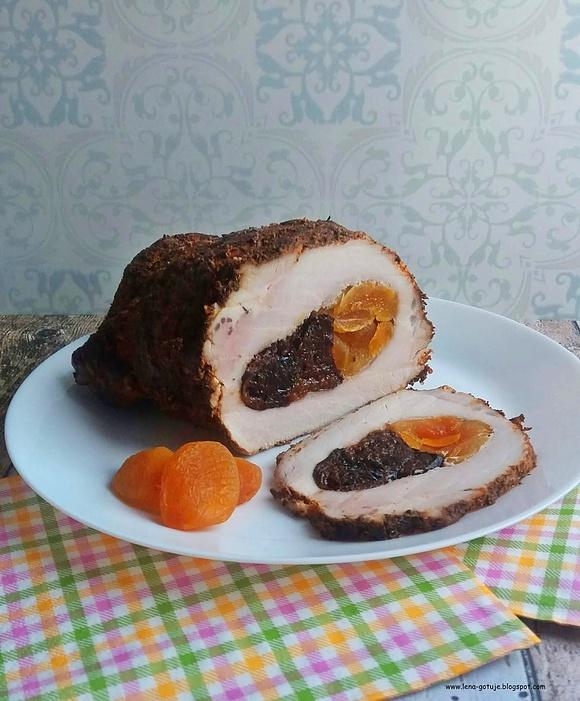 Pieczony schab z morelą i śliwką