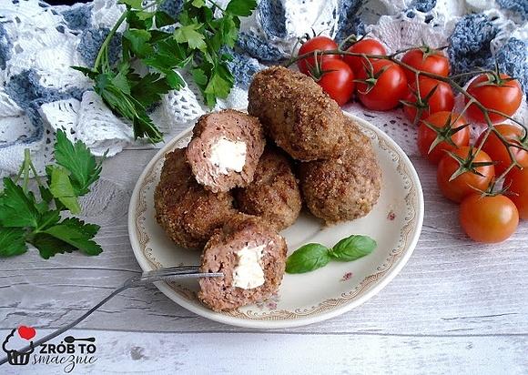 Kotlety mielone nadziewane serem feta