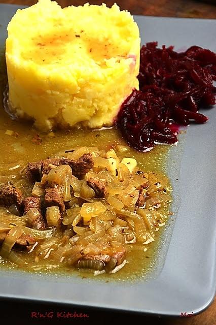 Wołowina w cebuli i czosnku
