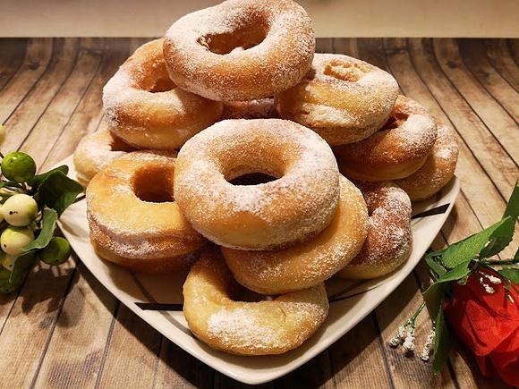 Oponki drożdżowe - przepis na pyszne pączki z drożdży