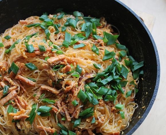 Szybki makaron z szynką i curry