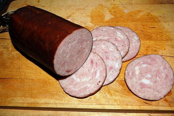 Kaszubska kanapkowa kiełbasa domowa - przepis na pyszną wędlinę