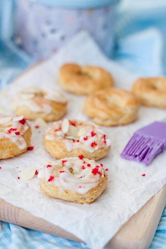 Pieczone pączki orkiszowe z ciasta ptysiowego