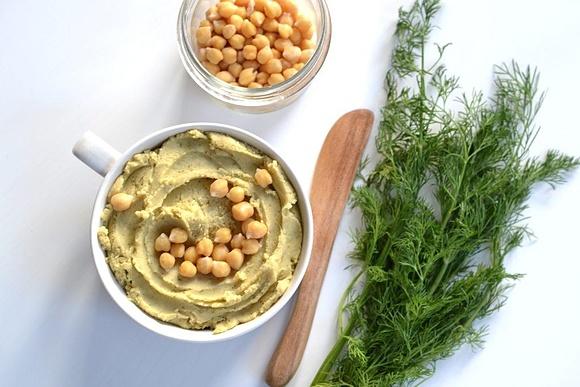 Hummus z kalafiorem i koperkiem