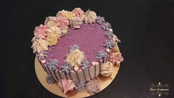 Tort drip cake z bezami