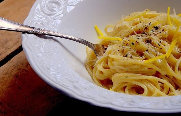 Spaghetti al limone - makaron z cytrynowym sosem