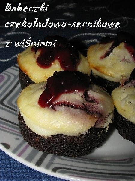Babeczki czekoladowo-sernikowe z wiśniami