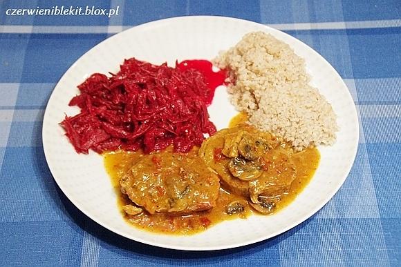 Schab duszony w aromatycznym sosie pieczarkowym