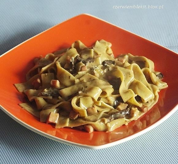 Tagliatelle rozmarynowe z sosem grzybowo-serowym