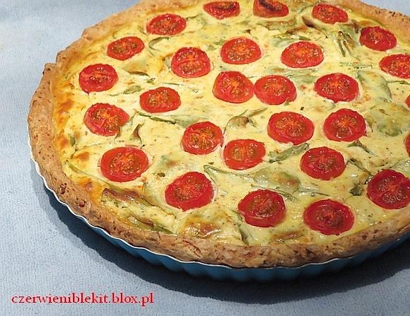 Tarta ze szpinakiem i pomidorkami w cieście twarogowym