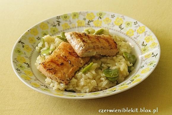 Risotto z bobem i grillowanym łososiem