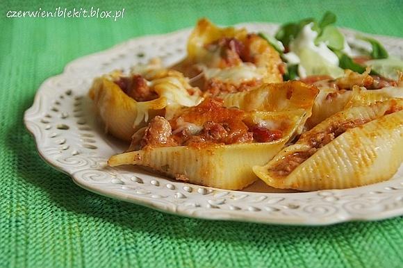 Muszle zapiekane z sosem pomidorowo-paprykowym i chorizo