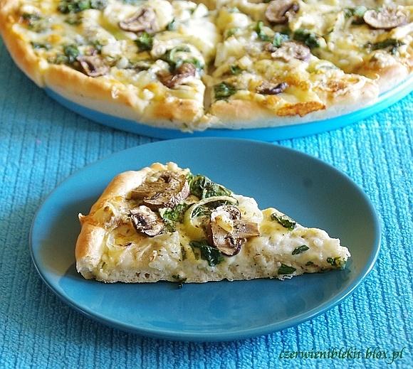 Pizza ze szpinakiem i trzema serami