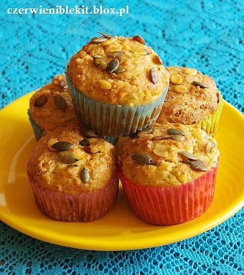 Serowo-ziołowe muffiny z pomidorkami koktajlowymi