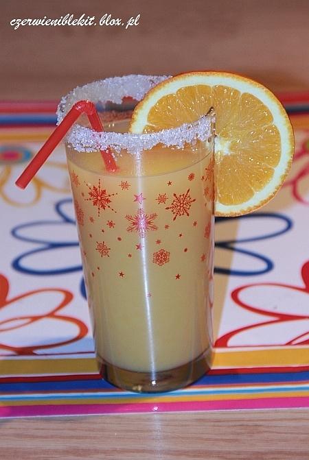 Drink studencki z owoców i wódki