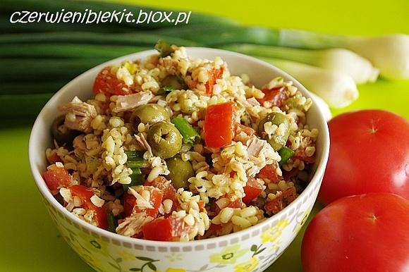 Sałatka z tuńczyka z kaszą bulgur