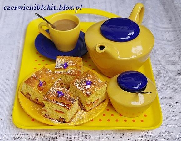 Ciasto z morelami i białą czekoladą