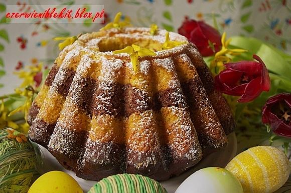Babka cytrynowo-czekoladowa z daktylami i bananem