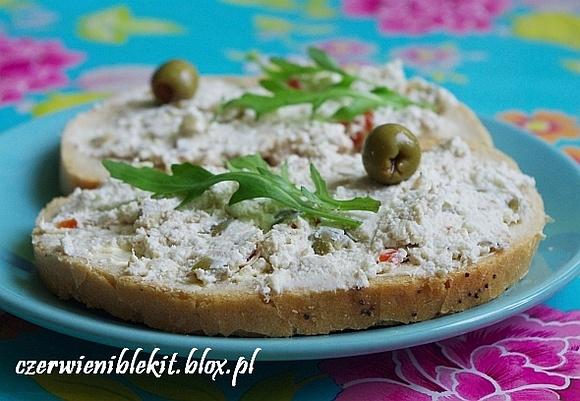 Pasta twarogowa z tuńczykiem i oliwkami