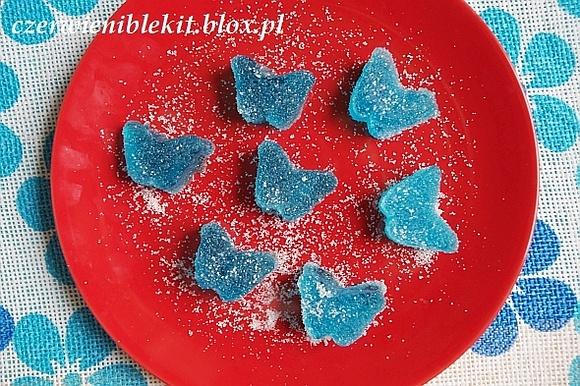 Niebieskie motylki galaretki w cukrze
