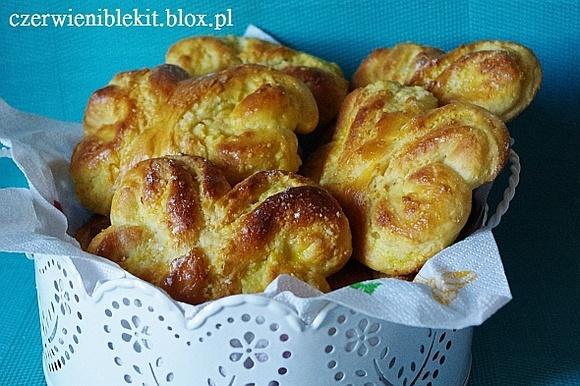 Drożdżowe motylki z migdałowo-pomarańczowym nadzieniem