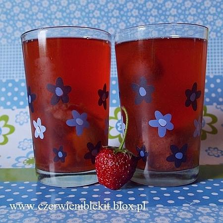 Kompot rabarbarowo-truskawkowo-gruszkowy