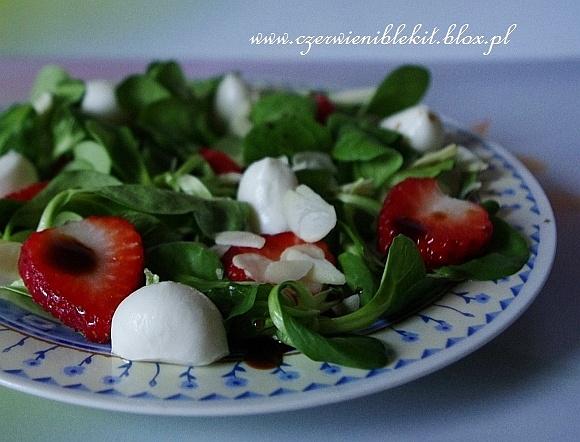 Roszponka z mozzarellą i truskawkami