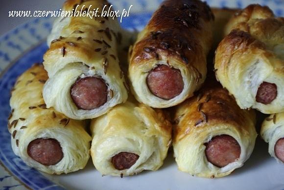 Kabanosy w cieście francuskim