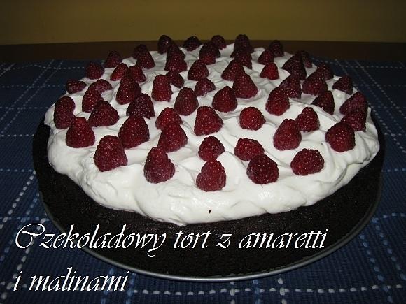 Tort czekoladowy z amaretti i malinami