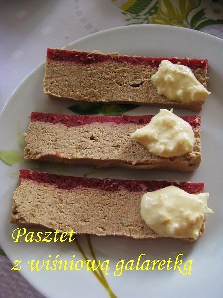 Pasztet bez pieczenia z wiśniową galaretką