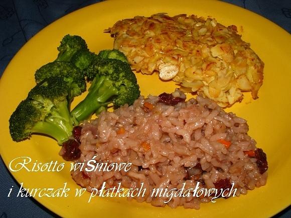 Risotto wiśniowe z kurczakiem i płatkami migdałowymi