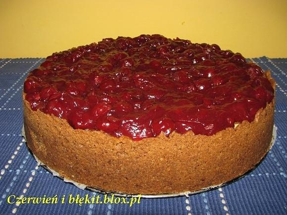Sernik waniliowy na cynamonowym spodzie z frużeliną wiśniową