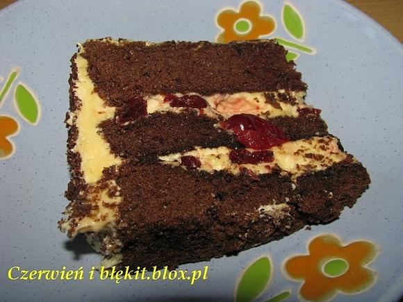 Tort chałwowy z wiśniami