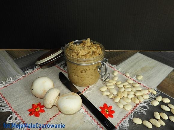 Pasta z białej fasoli i pieczarek