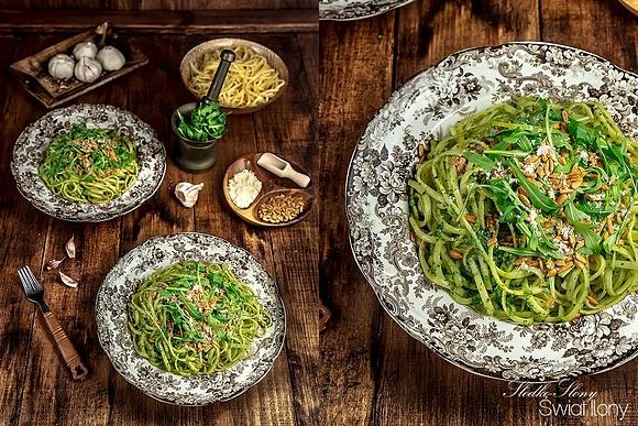 Spaghetti z pesto z rukoli i prażonym słonecznikiem