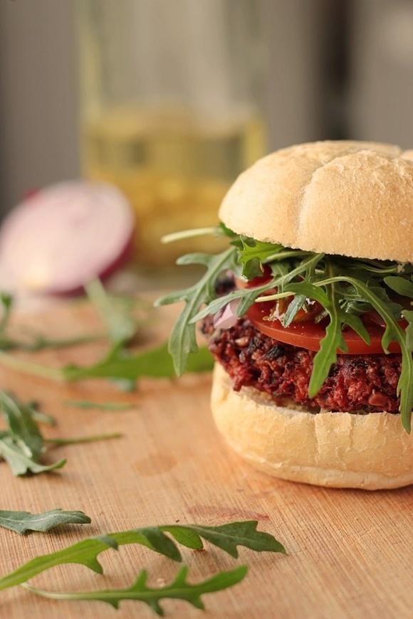 Burgery z buraka – 100% wegańskie