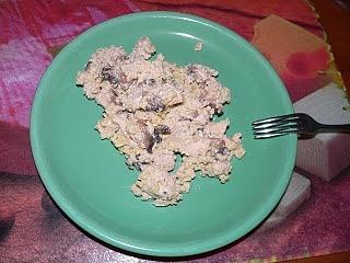 Kurczak w sosie pieczarkowym z kaszą