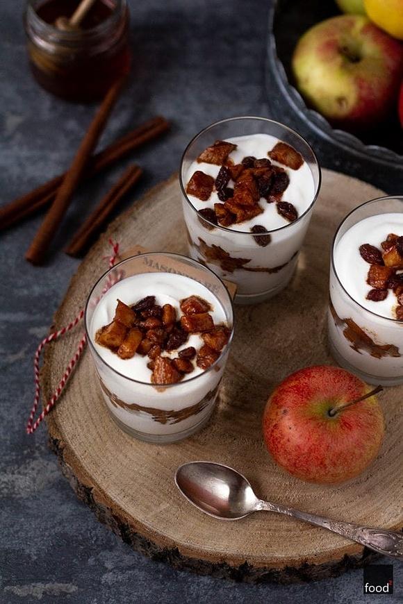 Jogurt z pieczonym jabłkiem
