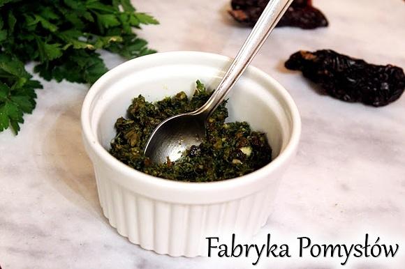 Pesto z pietruszki i suszonych pomidorów