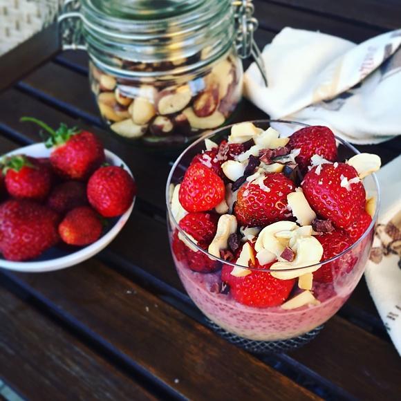 Pudding chia na mleku migdałowym