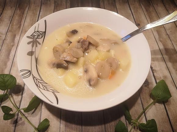 Pyszna zupa pieczarkowa
