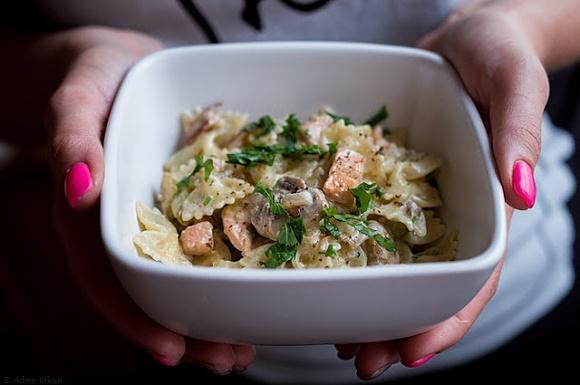 Farfalle z łososiem