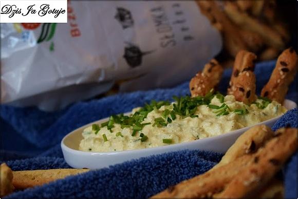 Pasta jajeczna z serem